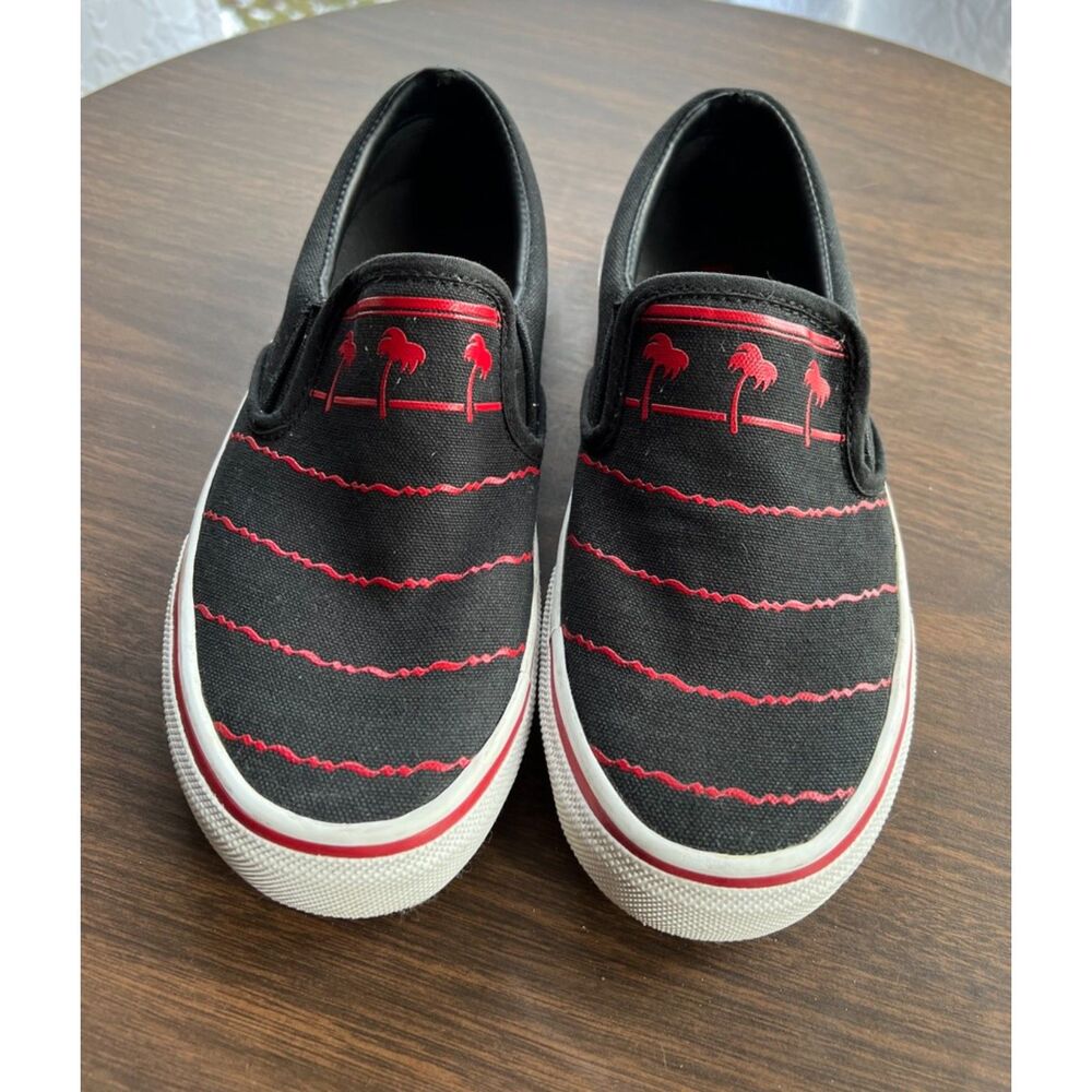 In-n-Out black canvas drink cup slip-on shoes. 7.5(W), 6.0(M).